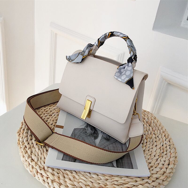 小さなバッグ女性のバッグ2020夏の新しい波の質感野生のショルダーメッセンジャーバッグ気質ファッションブロードバンド小さな正方形のバッグ Tiancai_Wing_Bag0184921