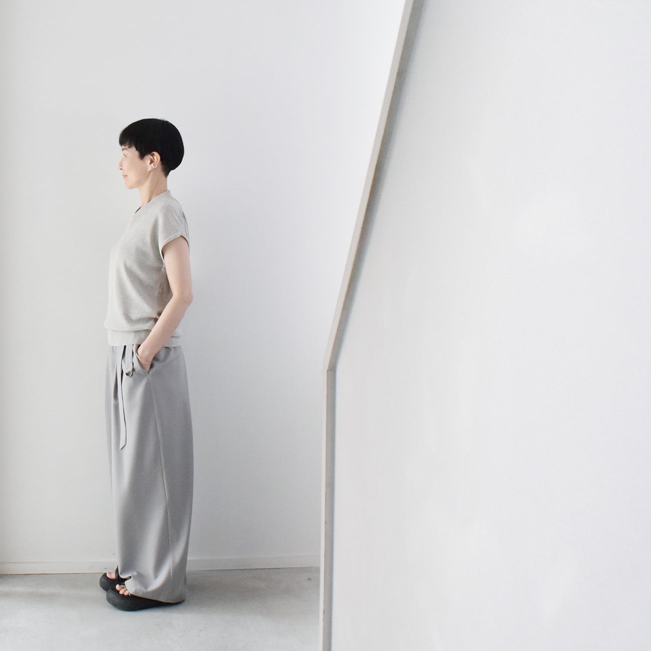 後ろタックワイドパンツ：グレー［PT03LPGY］ | skep-online shop