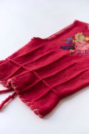 Floral motif knit vest