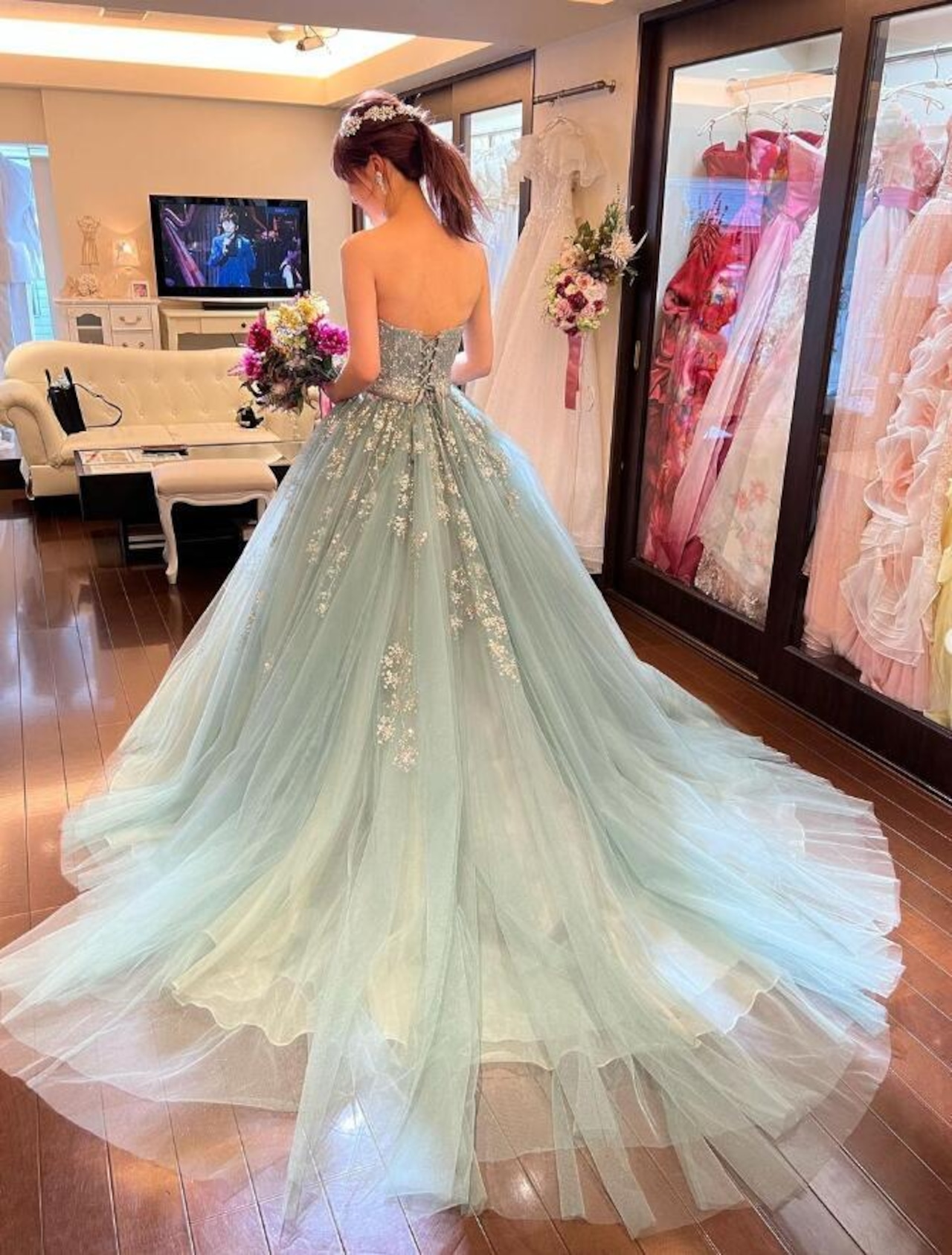 カラードレス グリーン ベアトップ キラキラ光る刺繍 花嫁 前撮り  