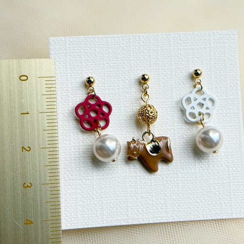 【3粒セット】結び梅とうま – 上品干支アクセサリー　午　ピアス　イヤリング　イヤーカフ　ネックレス変更可能