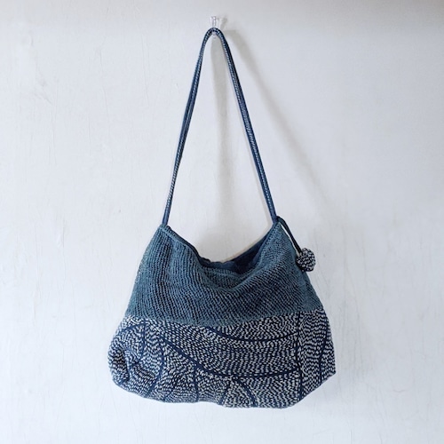 チェンマイ  ヤオ族が作る手編みと刺し子の藍染めショルダーバッグ②