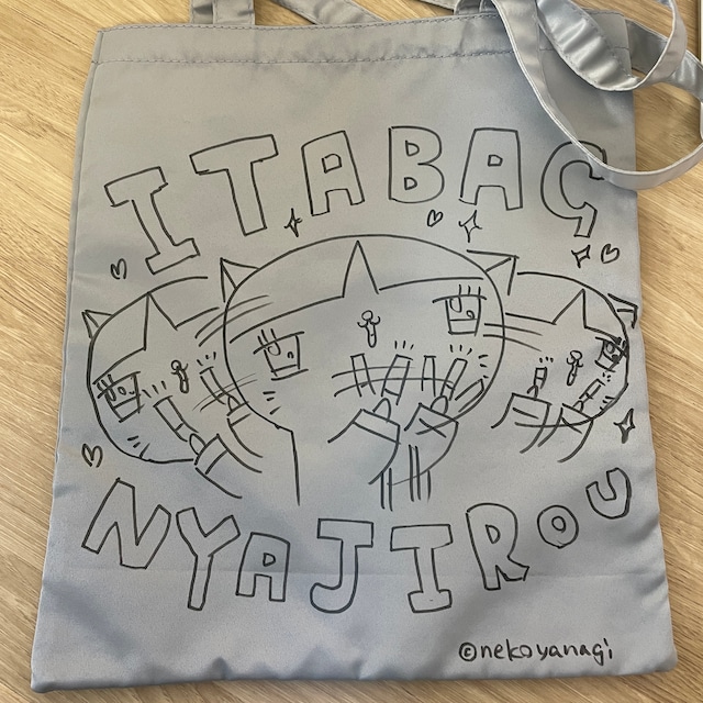 【ニャジロウ画伯手書き】チェキ付きチェキバッグITABAG