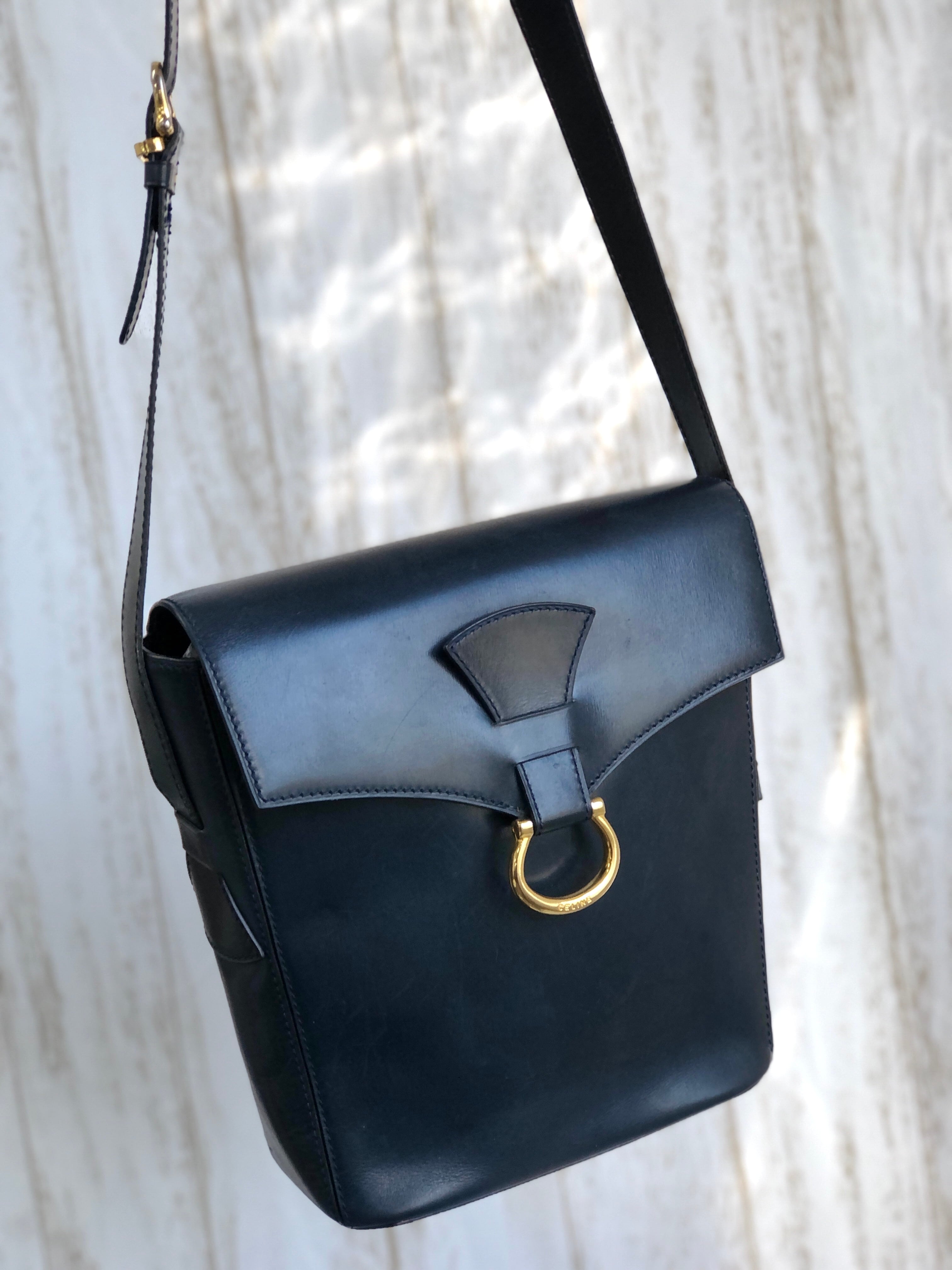 CELINE　セリーヌ　ホースシュー　レザー　ショルダーバッグ　ネイビー　vintage　ヴィンテージ　オールドセリーヌ　k6w24n |  VintageShop solo powered by BASE