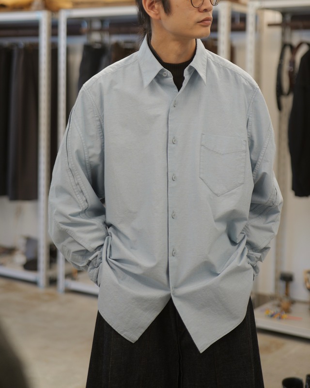 予約販売 | i’m here : - “TWIST” SLEEVE SHIRT ：Light Blue｜ツイストスリーブ／ダンガリー素材／立体袖／大幅袋縫い／カットラインの痕跡