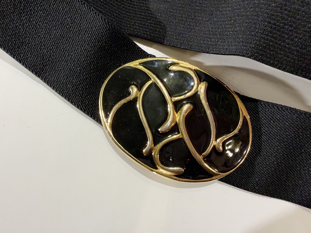 80s black × gold belt