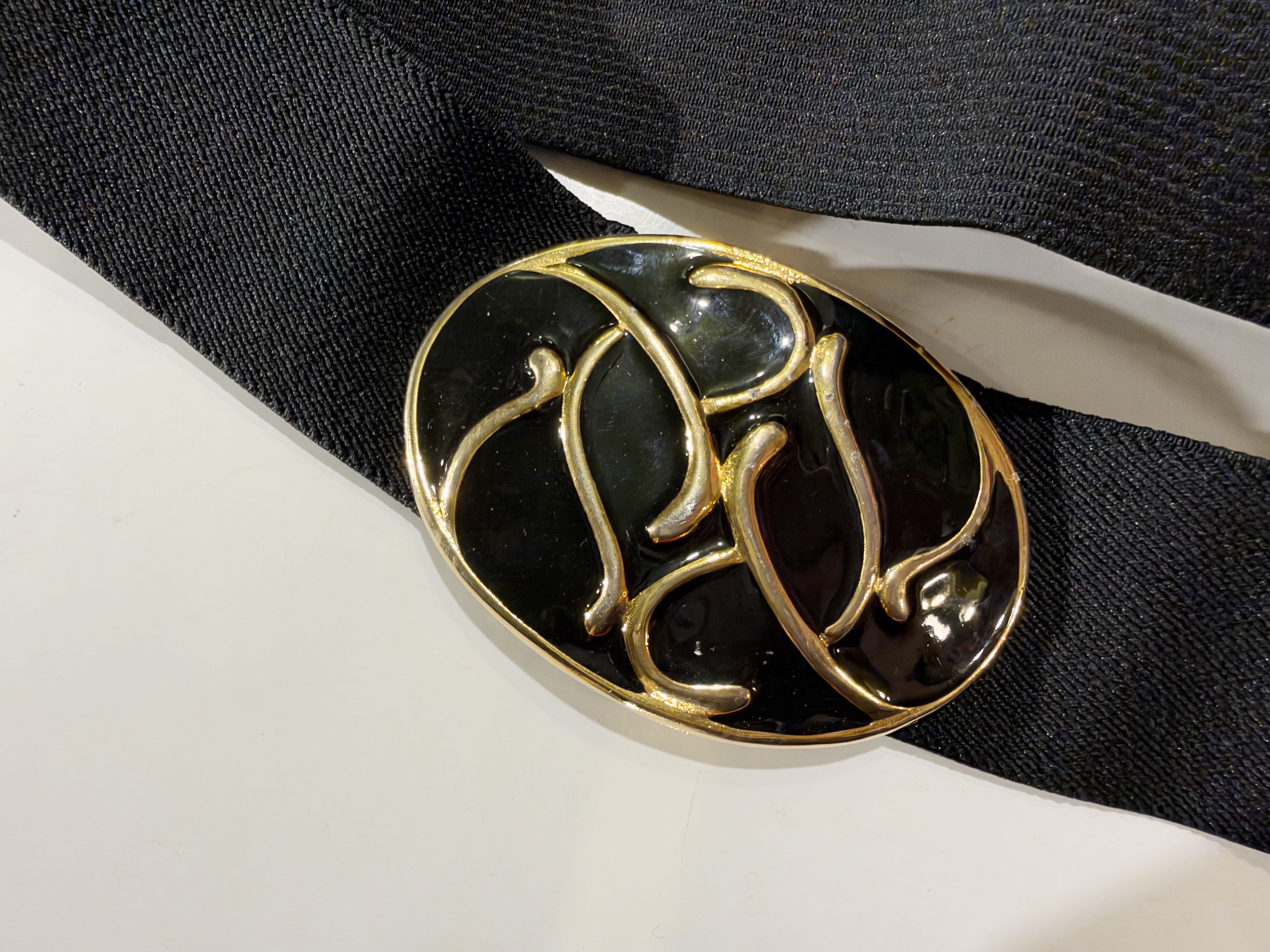 80s black × gold belt