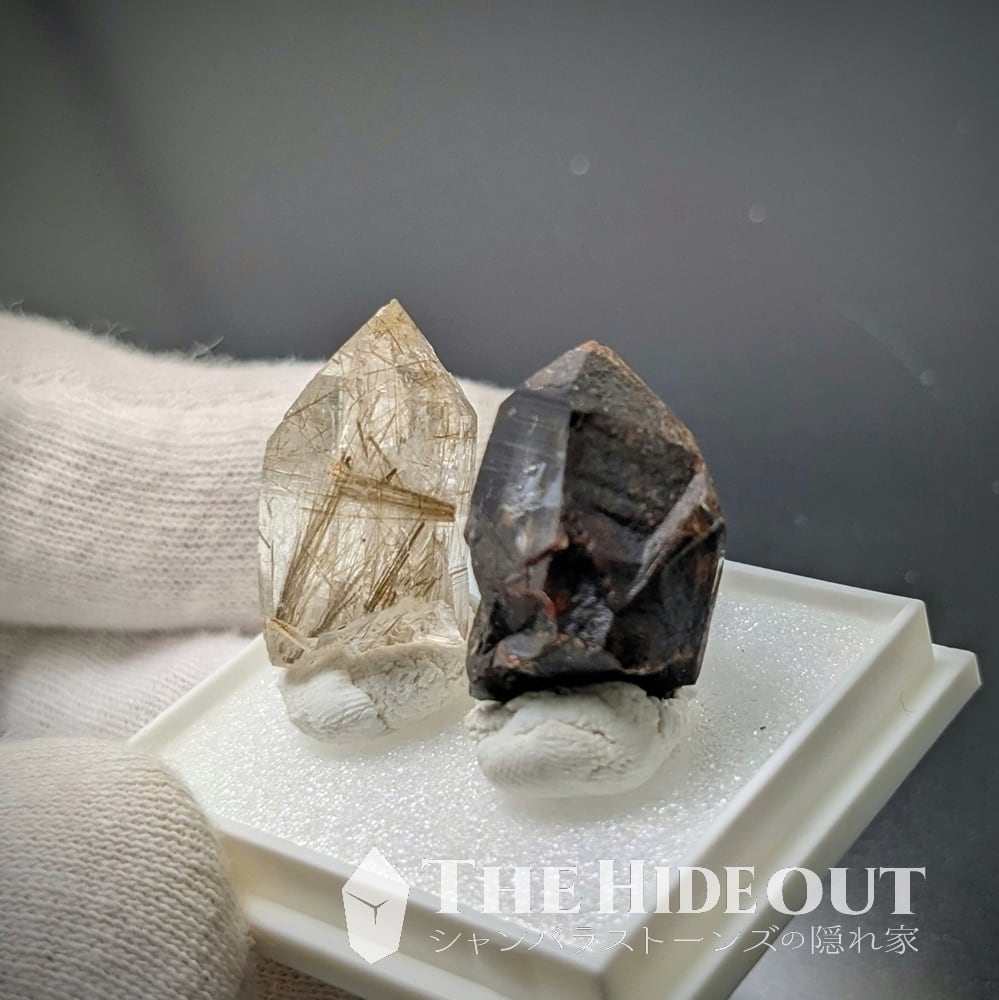 日本国産鉱物標本031 山梨県甲州市塩山竹森産草入り（苔土電気石入り