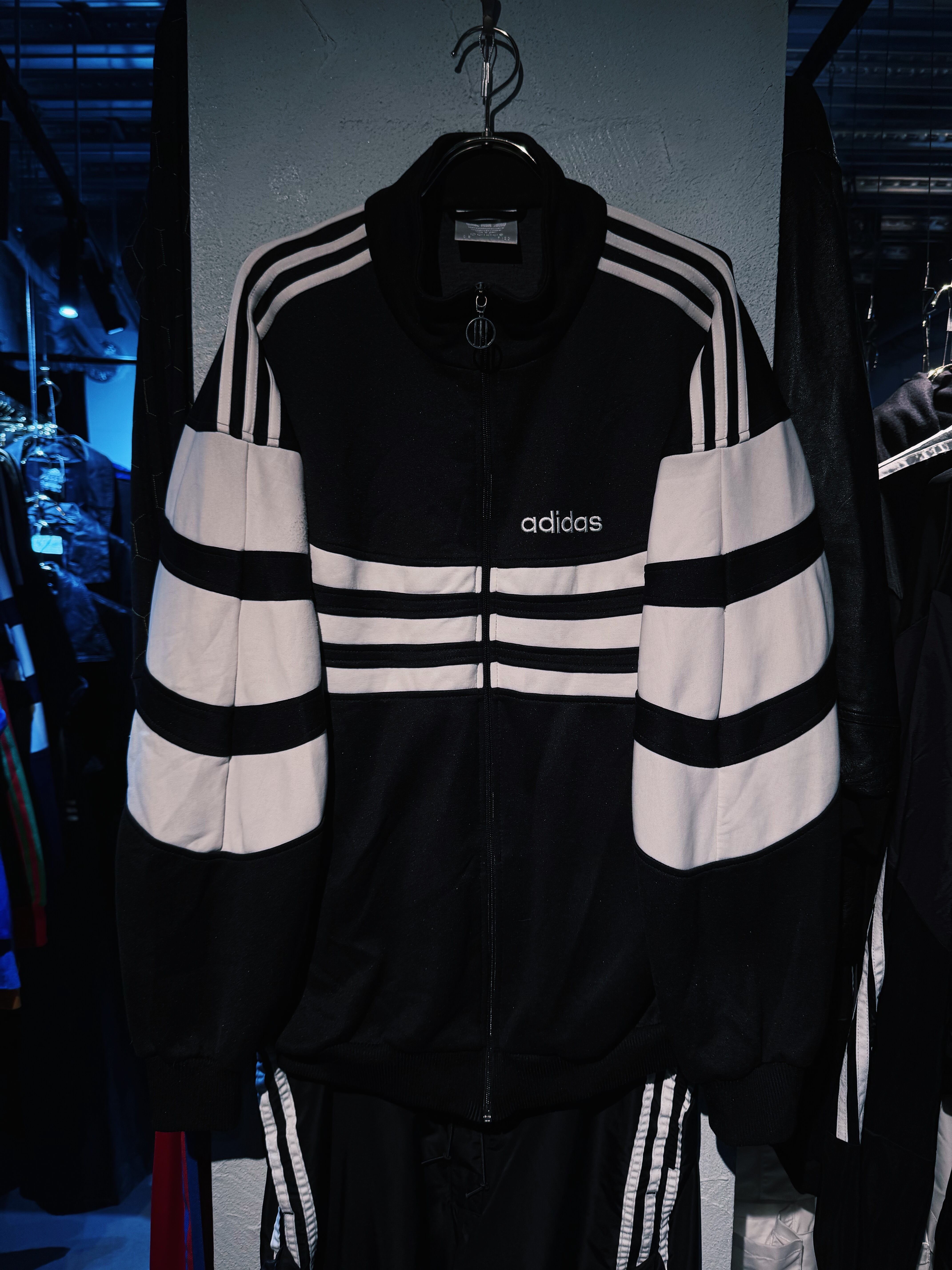 【D4C】80's vintage "ADIDAS" monotone switching color design track jacket