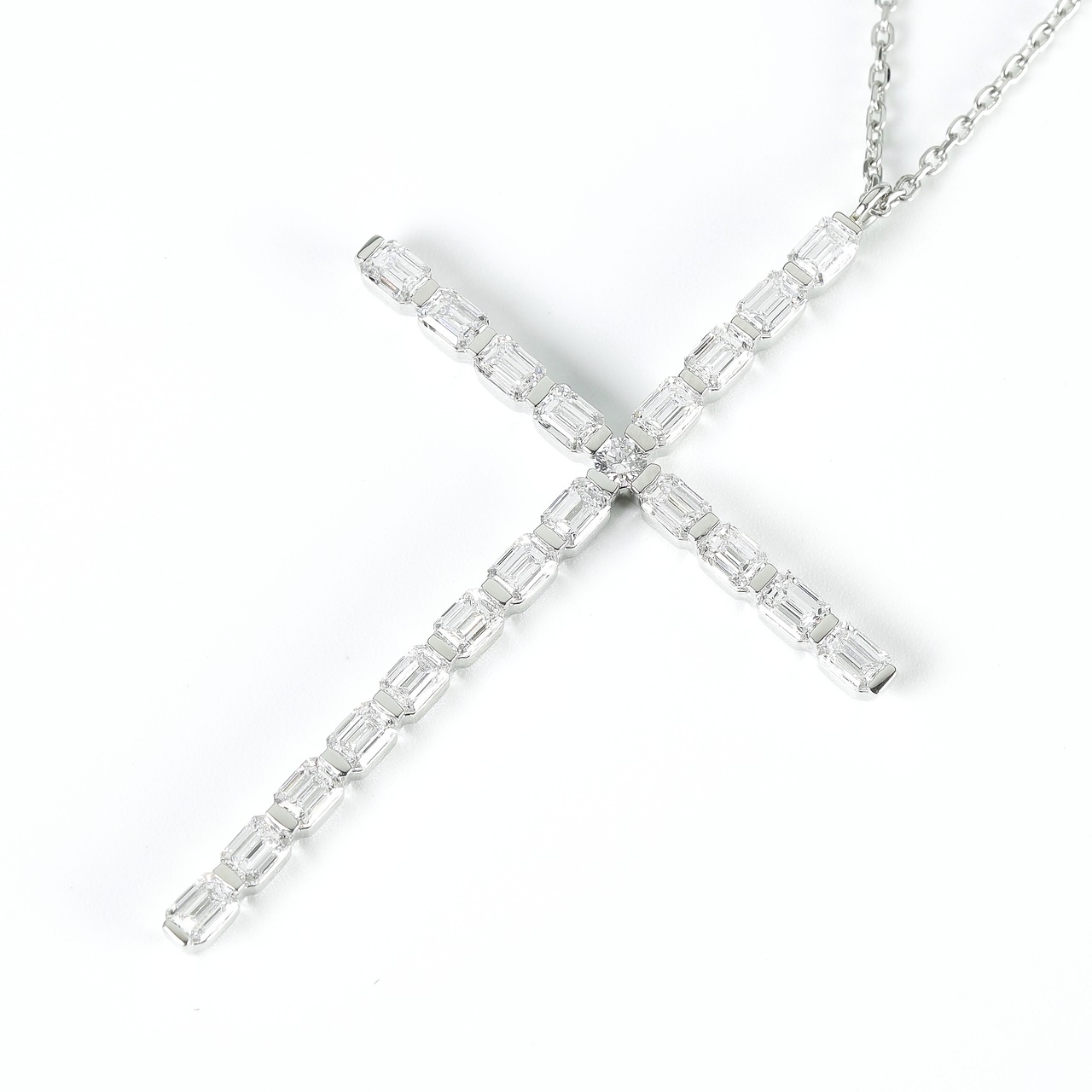 クロスデザイン エメラルドカット ダイヤモンド ネックレス Pt / 2.000ct