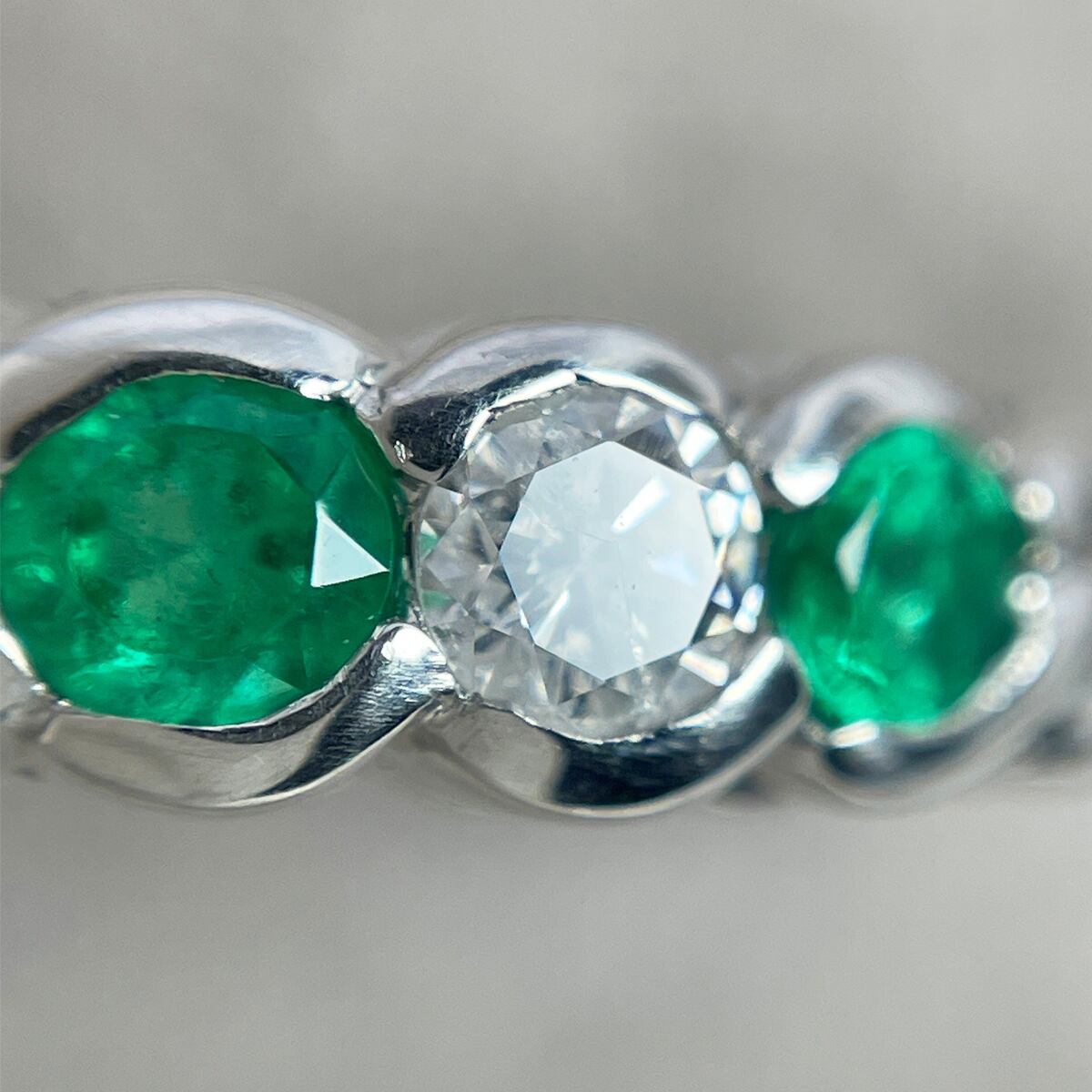 PT900 天然エメラルド 0.22ct 天然ダイヤモンド 0.20ct リング レディース 