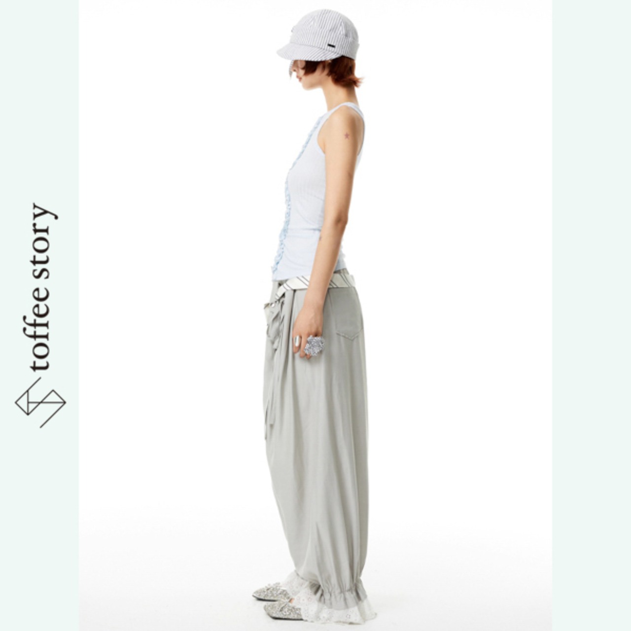 たゆたうシルエットに滲むレースの甘美トラウザーパンツ 《B0056》