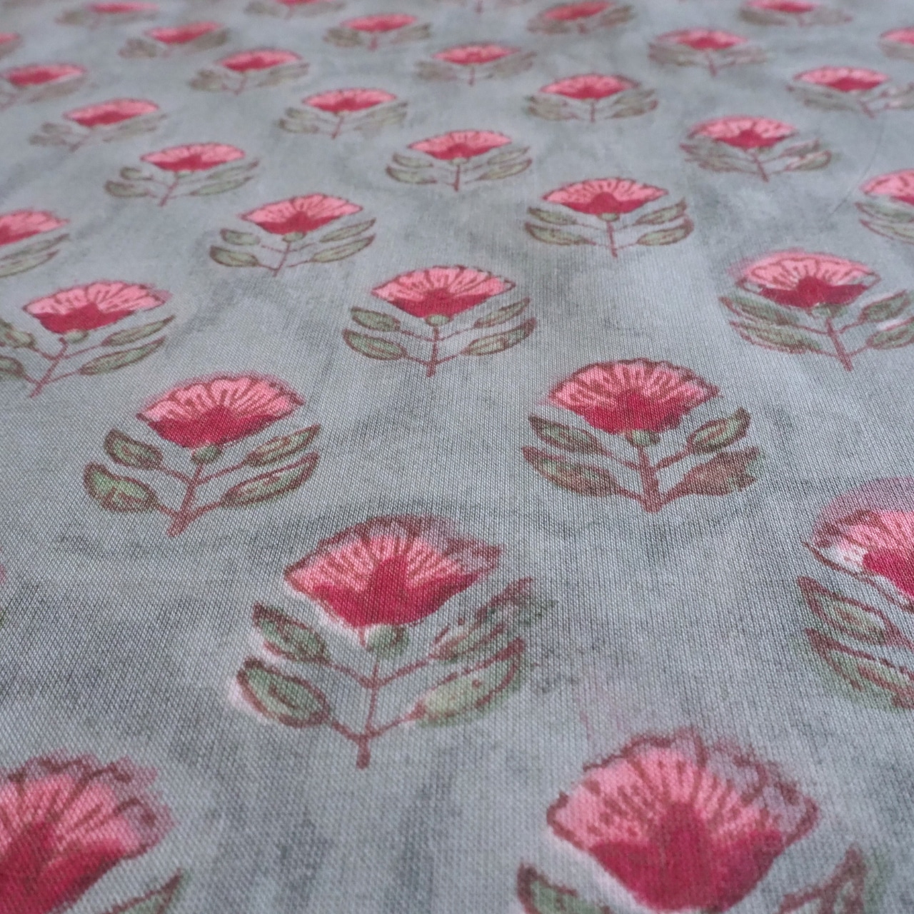 ブロックプリント生地【50cm単位】インド綿 片耳デザイン付き 小花柄 グリーン×ピンク #54710-GR1