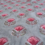 ブロックプリント生地【50cm単位】インド綿 片耳デザイン付き 小花柄 グリーン×ピンク #54710-GR1