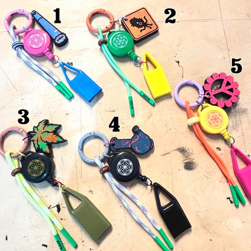 ライターホルダー、リール＋チャーム付き