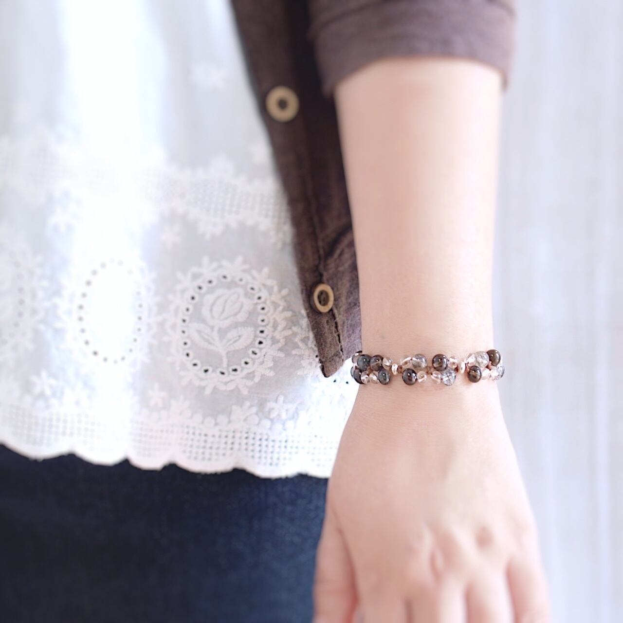 シェルスモーキークォーツのマクラメブレスレット シェルスモーキークォーツのマクラメブレスレット