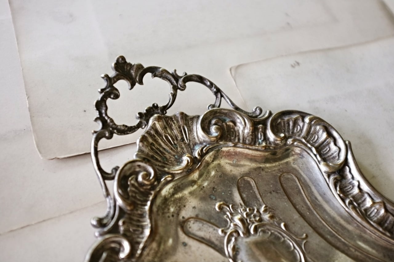 フランス 平面のグロッタ 貝と薔薇とロカイユとロココ的ダストパン