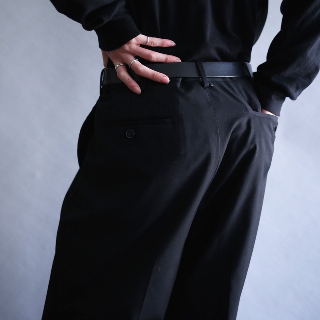 2-tuck tapered silhouette black wide slacks