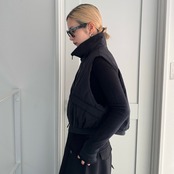 【受注予約1週間】Stand collar wave padded short vest/black