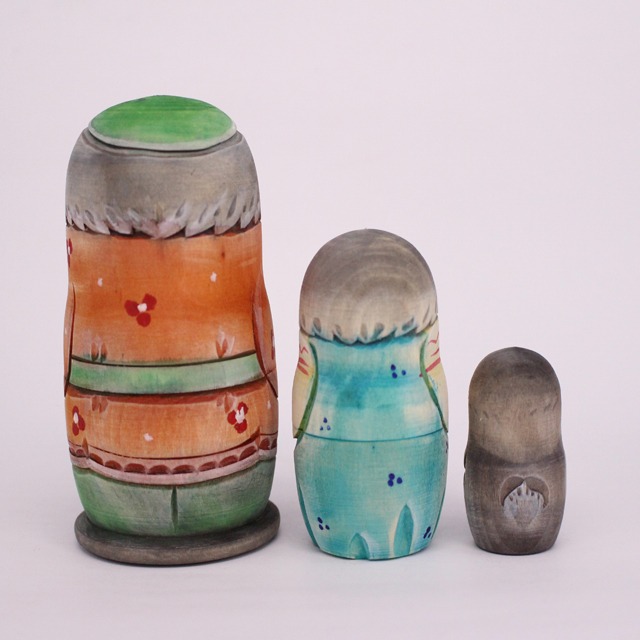 コブロフ工房　木彫りマトリョーシカ　3個型　アコーディオン