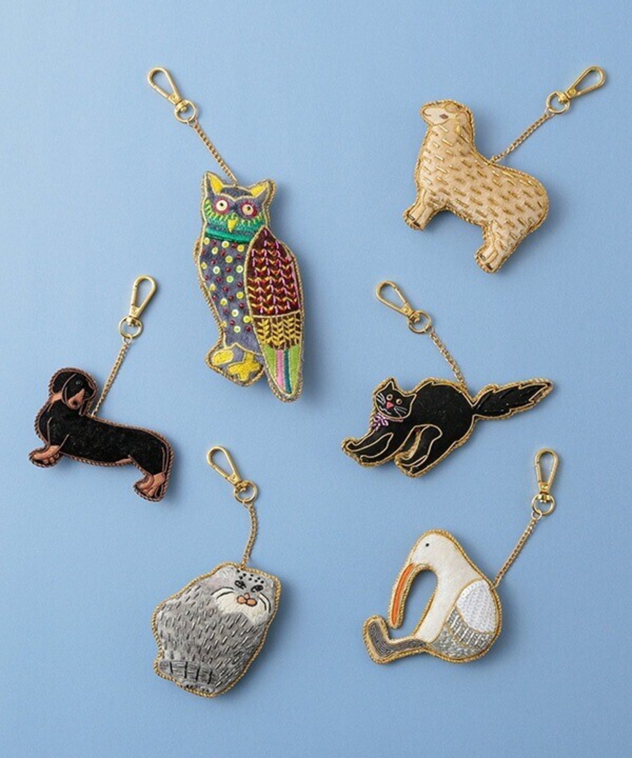 幸せをよぶ　ザリ刺繡バッグチャーム／キーチャーム　クロネコ