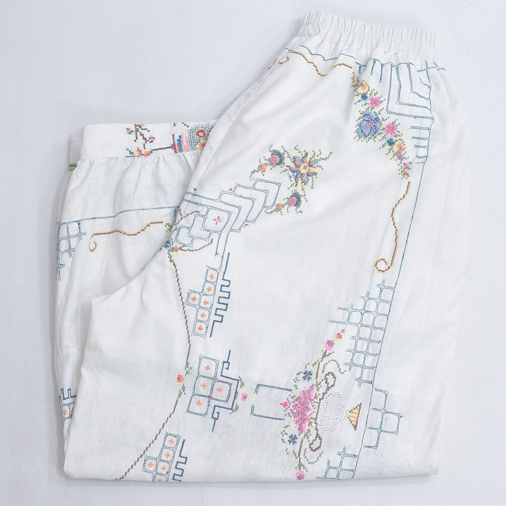 Remake リメイク 再構築 パッチワーク&フラワー 刺繍 デザイン バルーンシルエット イージーパンツ コットン ホワイト 裏地付き 古着 W62~100cm