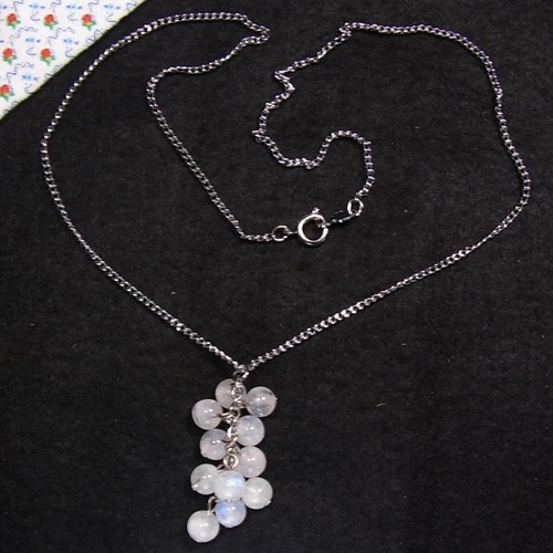 ムーンストーンの房状ペンダントネックレス　costume jewelry for sale  11887N