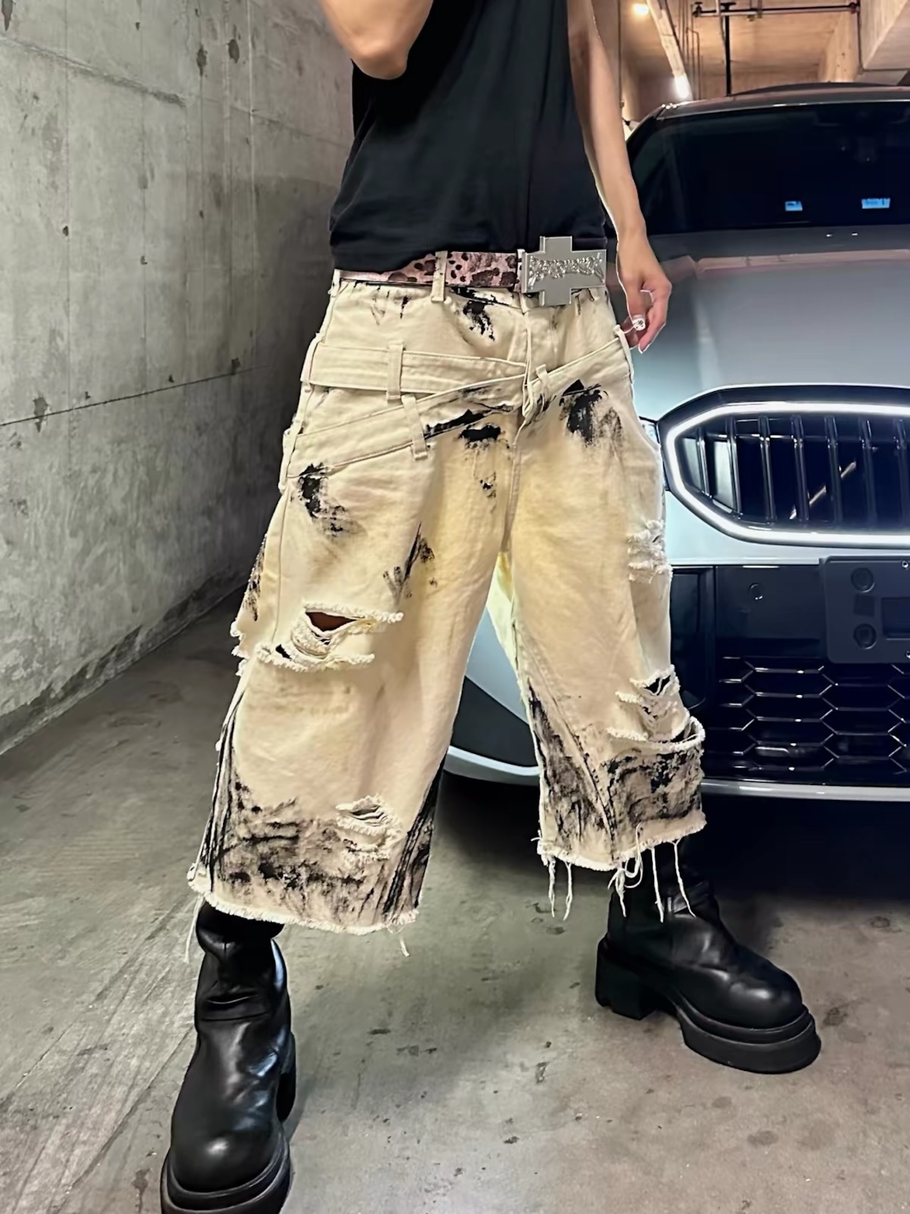 【TH4SWE】Scorch Triple Waist Distressed Cropped Denim Shorts