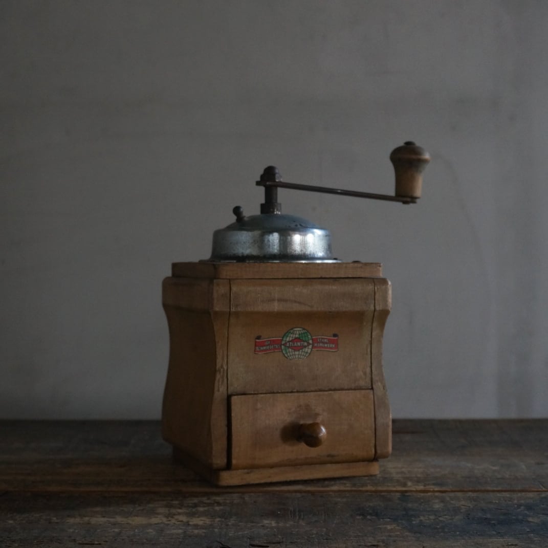 古いドイツのコーヒーミル