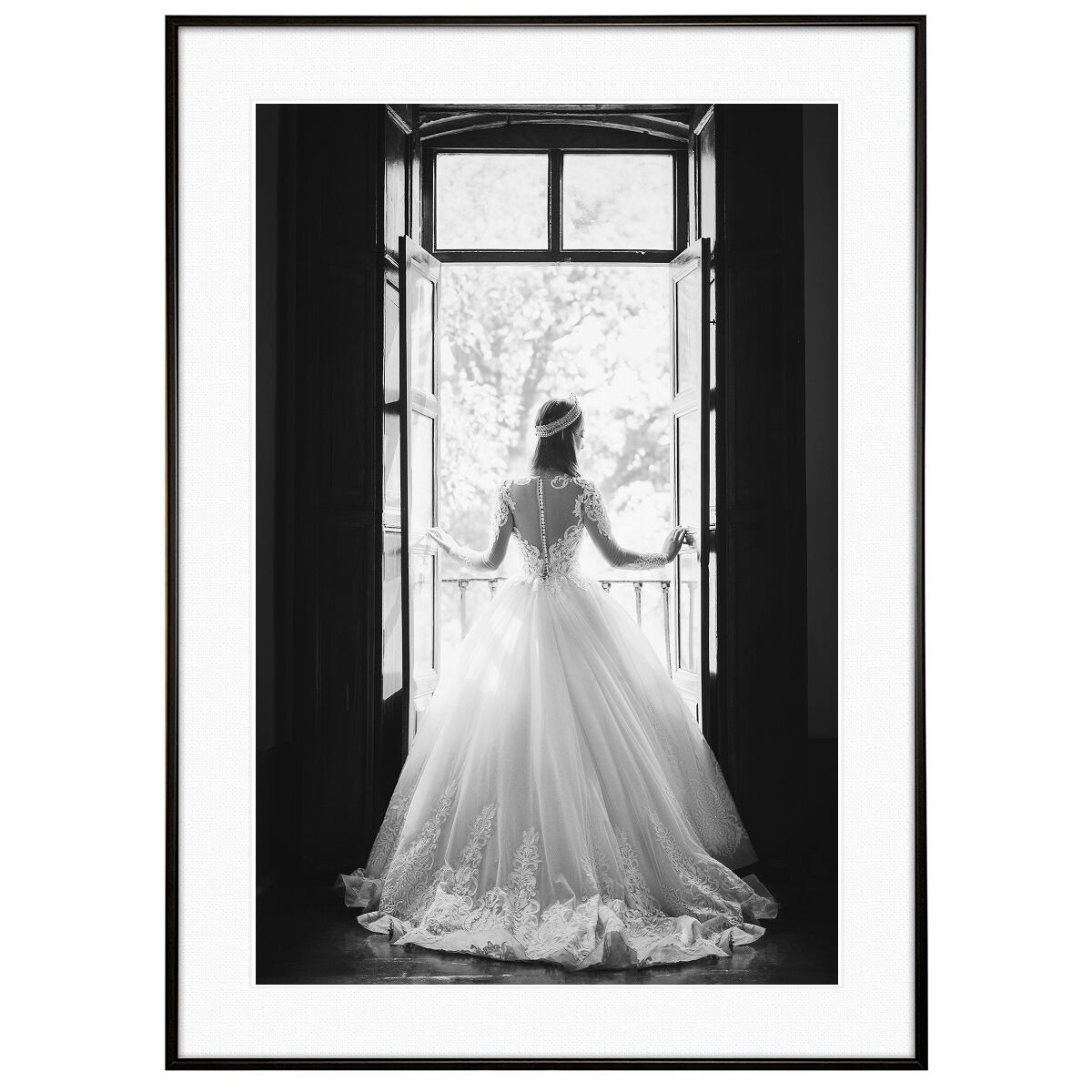 人物写真 窓の外を見るウェディングドレスの女性 インテリアアート モノクロポスター額装 AS3053