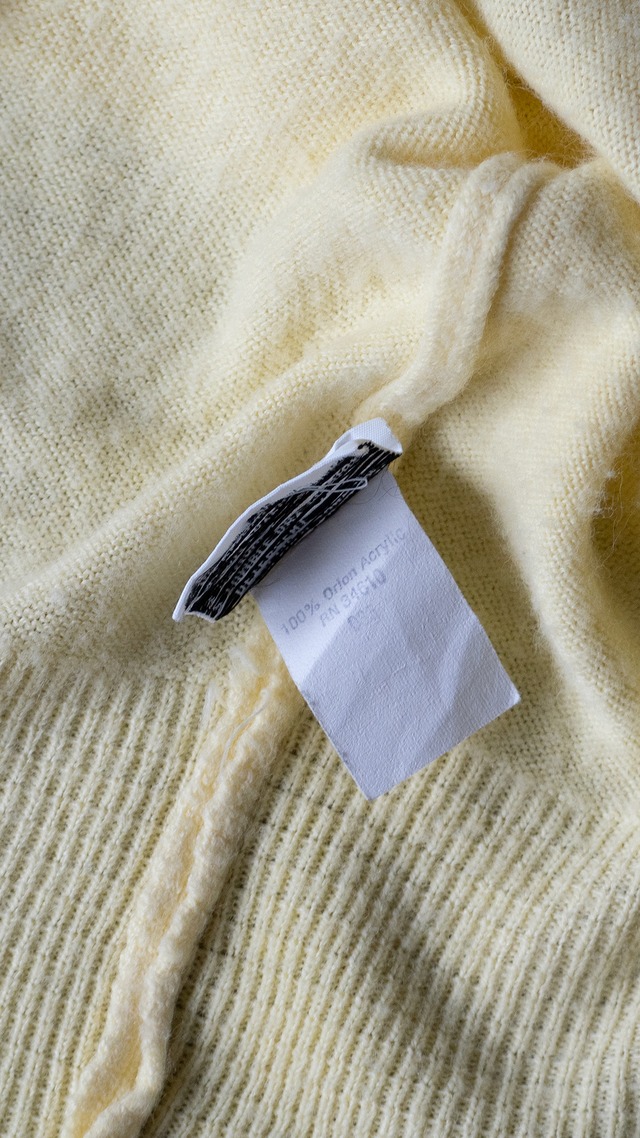 "IZOD LACOSTE" 1970s Orlon acrylic V-neck knit