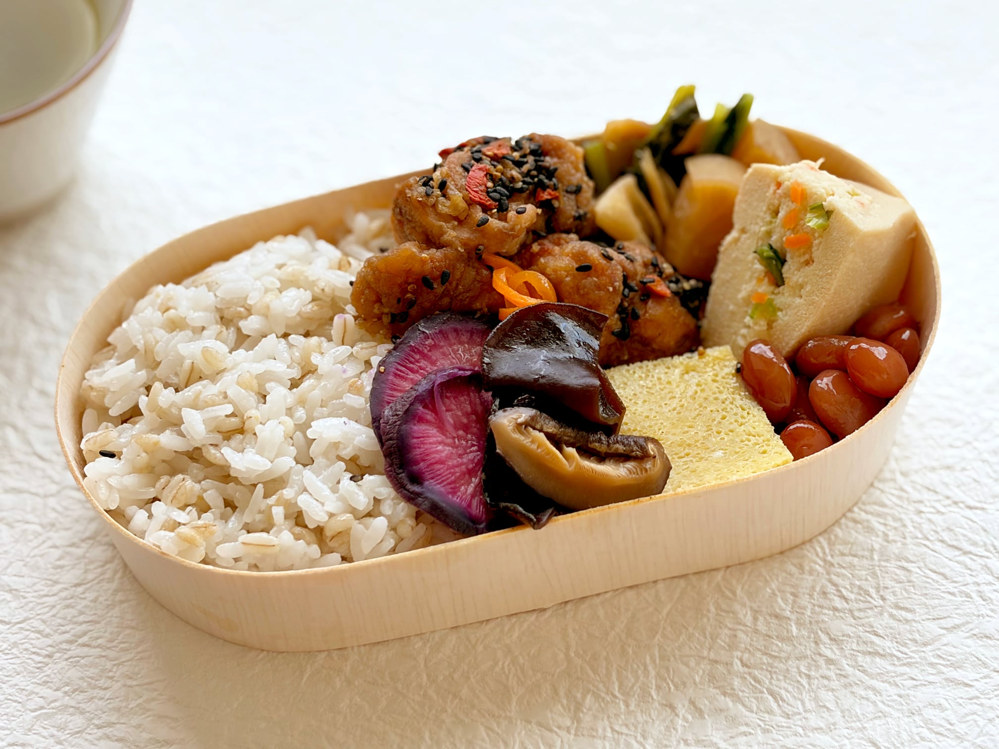 冬のからあげ弁当ー薬膳黒胡麻ソースー