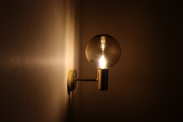 Hans Agne Jakobsson「Wall lamp Model V-149」