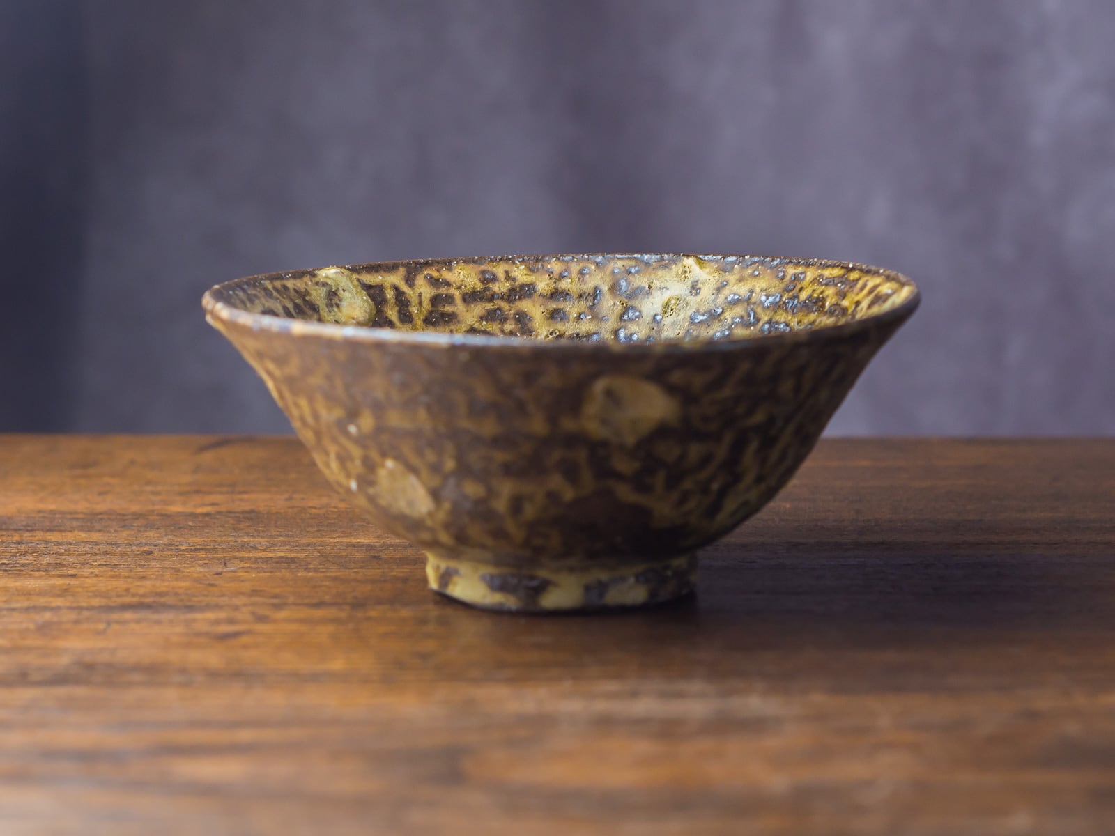 5寸飯茶碗 茶地にドット柄（茶碗・小丼）／西川真衣