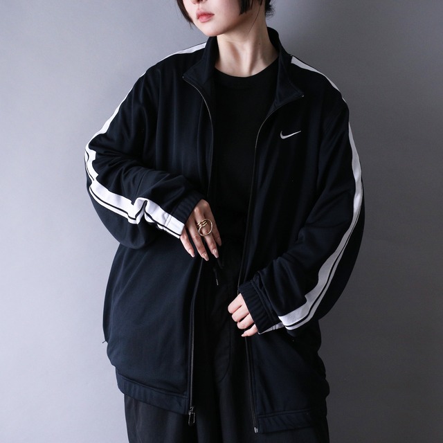 "NIKE" 刺繍 logo black × white over silhouette track jacket