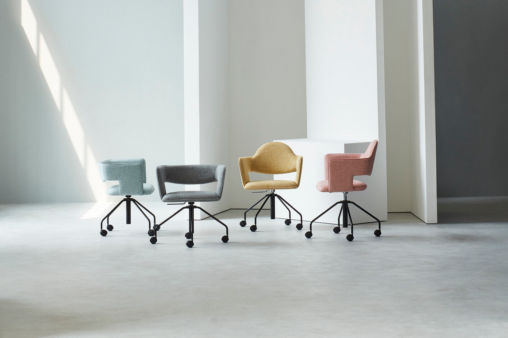 BEE／ハイバック／キャスター脚 | SEIARROWS New Side