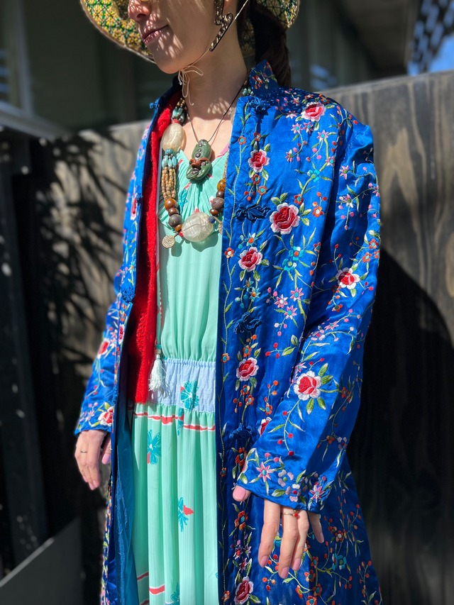 80s chinese royal blue × floral embroidery long jacket ( ヴィンテージ チャイナ ロイヤルブルー × 花柄 刺繍 ロング ジャケット )