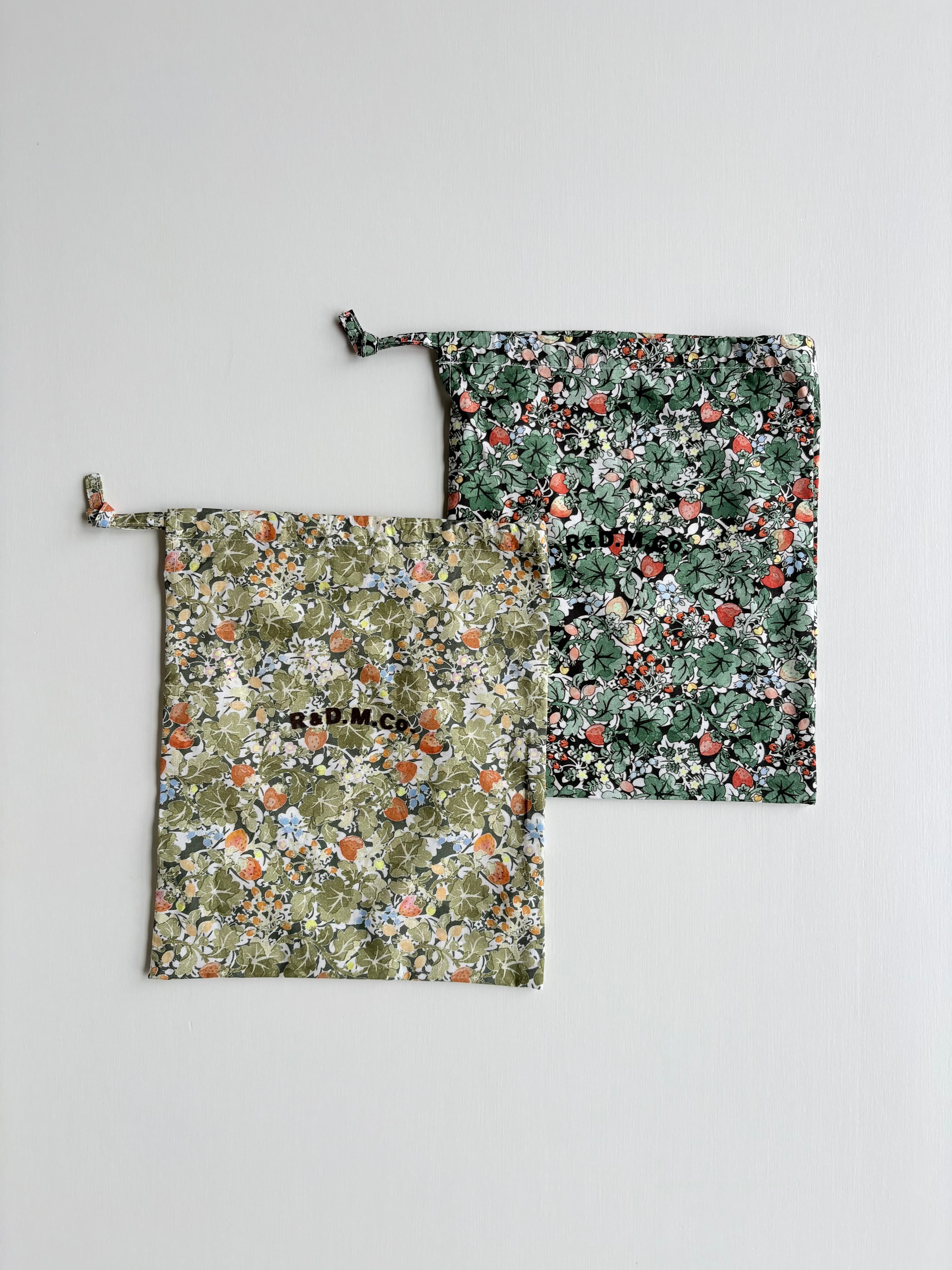 R&D.M.Co-】WILD BERRY FIELD LAWN DRAWSTRING BAG (S) no.7783 R&D.M.Co-】WILD BERRY FIELD LAWN DRAWSTRING BAG (S) no.7783