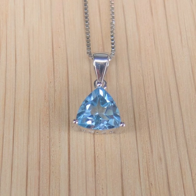 N-38 天然ブルートパーズ triangle 2.36ct 10mm ネックレス