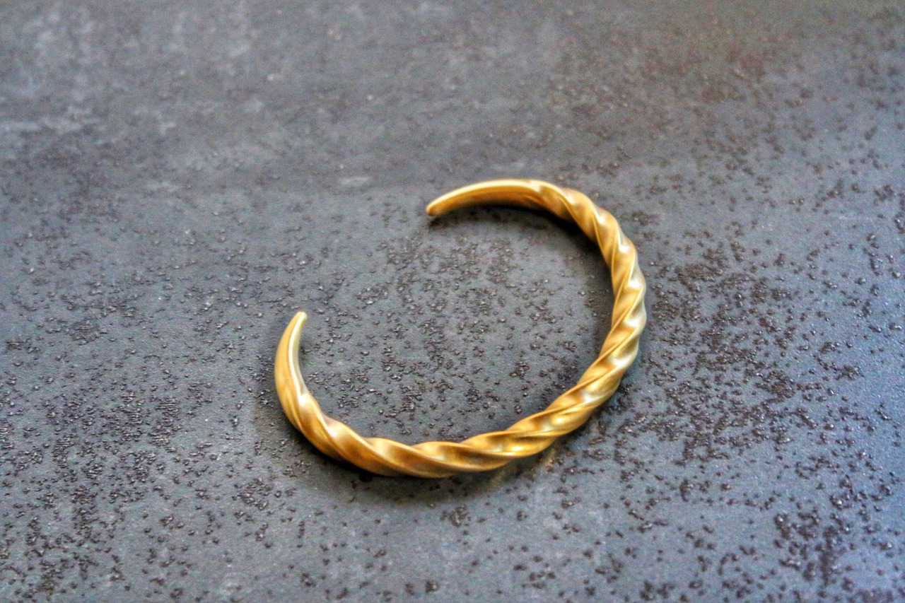 twist bangle　《gold》