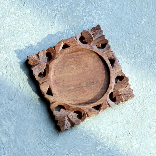 木製 彫刻 コースター ヴィンテージ 茶托｜葉の文様と透かし彫りが美しい手仕事のウッドコースター