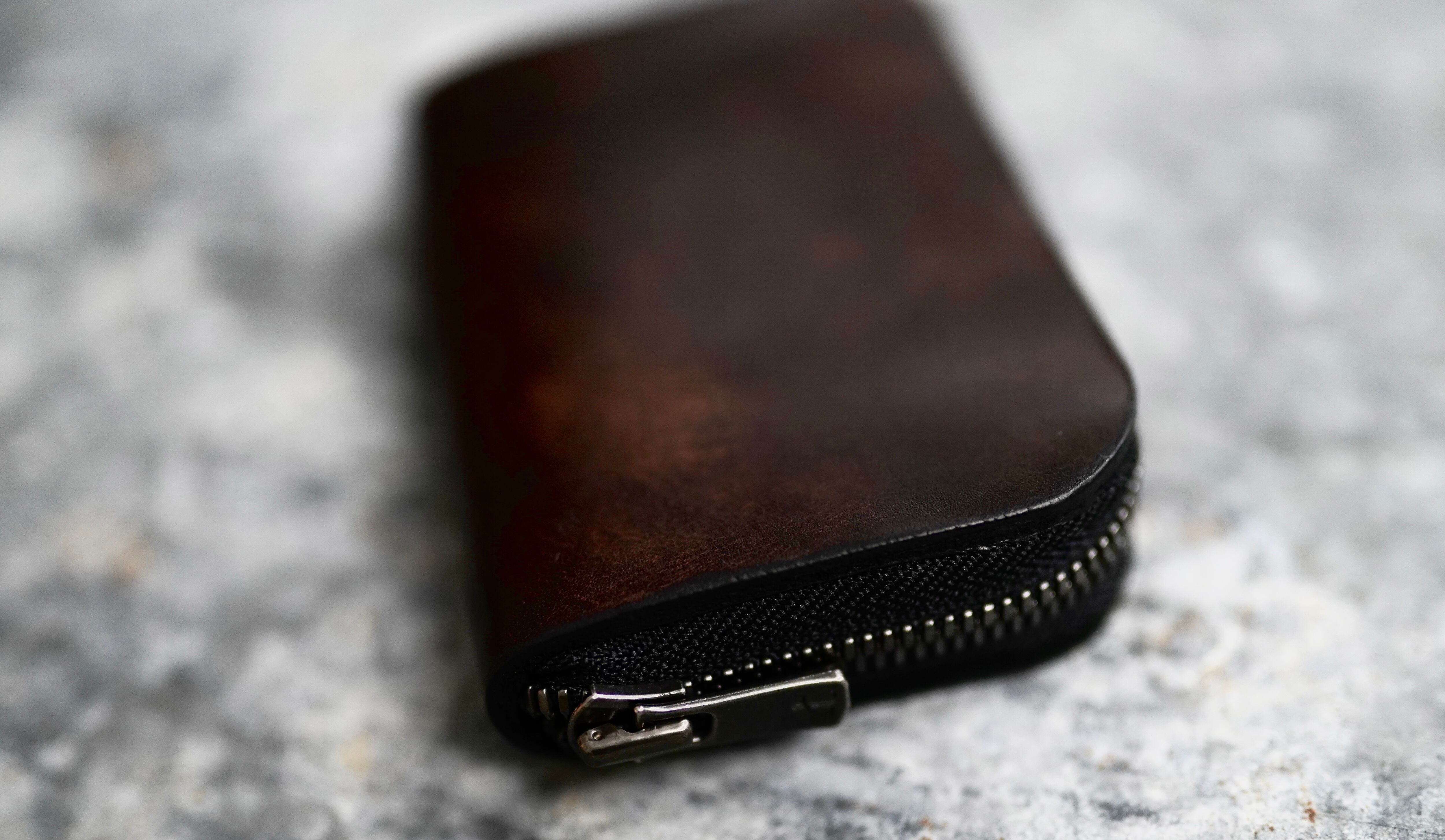 NAGI round zip wallet MINI museum calf | una