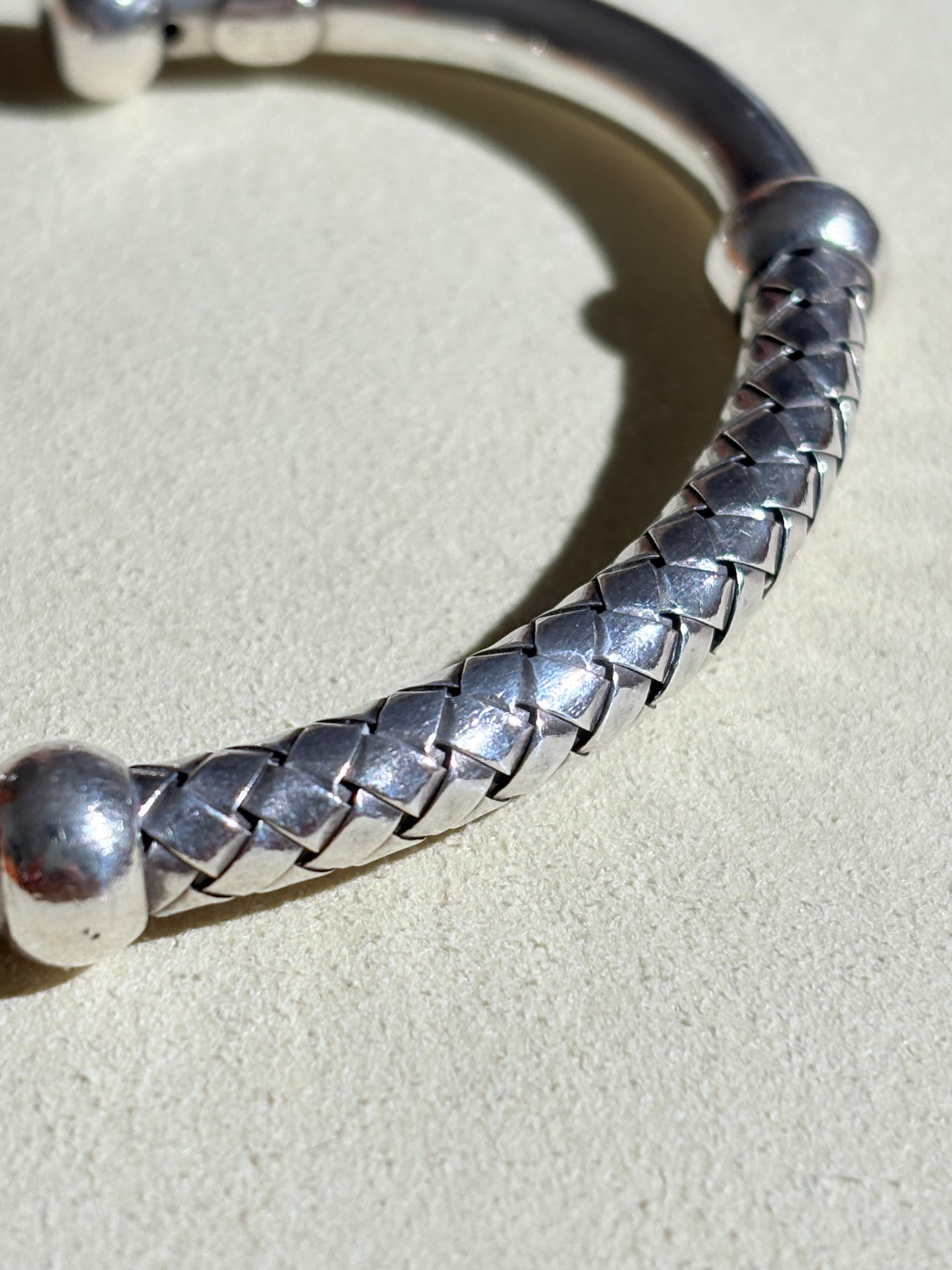 Intrecciato Woven Bangle -BOTTEGA VENETA- | Tender Records