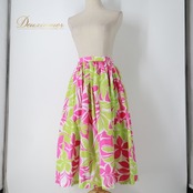 フラダンス 衣装 パウスカート ピンク系 グリーン系 プルメリア柄 モンステラ柄 ハワイアンプリント アロハ フラ ダンス レッスン 練習 シングル スカート 華やか 鮮やか かわいい おしゃれ 軽やか ふんわり フレア フラダンス衣装 ハワイアン衣装 女性用スカート レッスン用スカート ダンス衣装 フレアスカート プルメリア 花柄 モンステラ ハワイスタイル リゾートファッション ふんわりシルエット