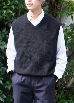Cashmere v neck knit vest