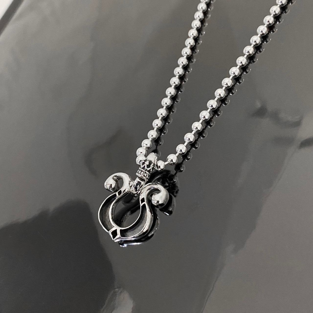 RHYTHMIC HORSESHOE BALL CHAIN NECKLACE / リズミックホースシューボールチェーンネックレス