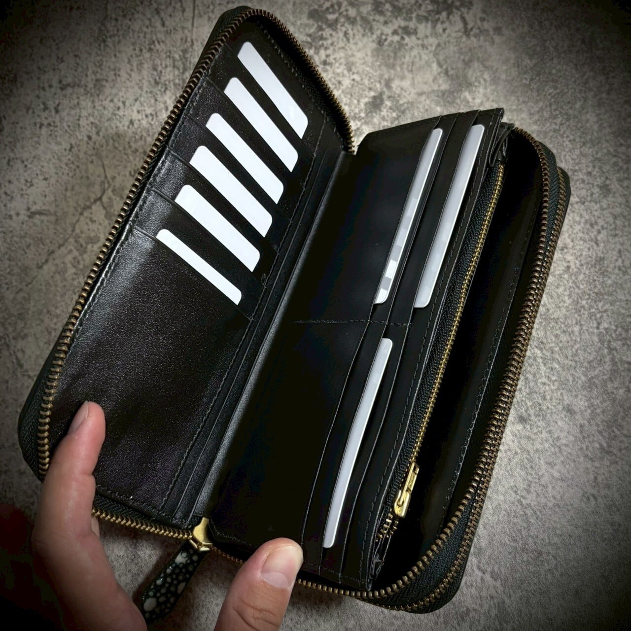 圧倒的な収納力 スタースティングレイ ダブルジッパー 長財布