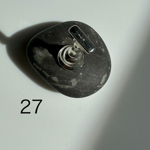 tip stand 27