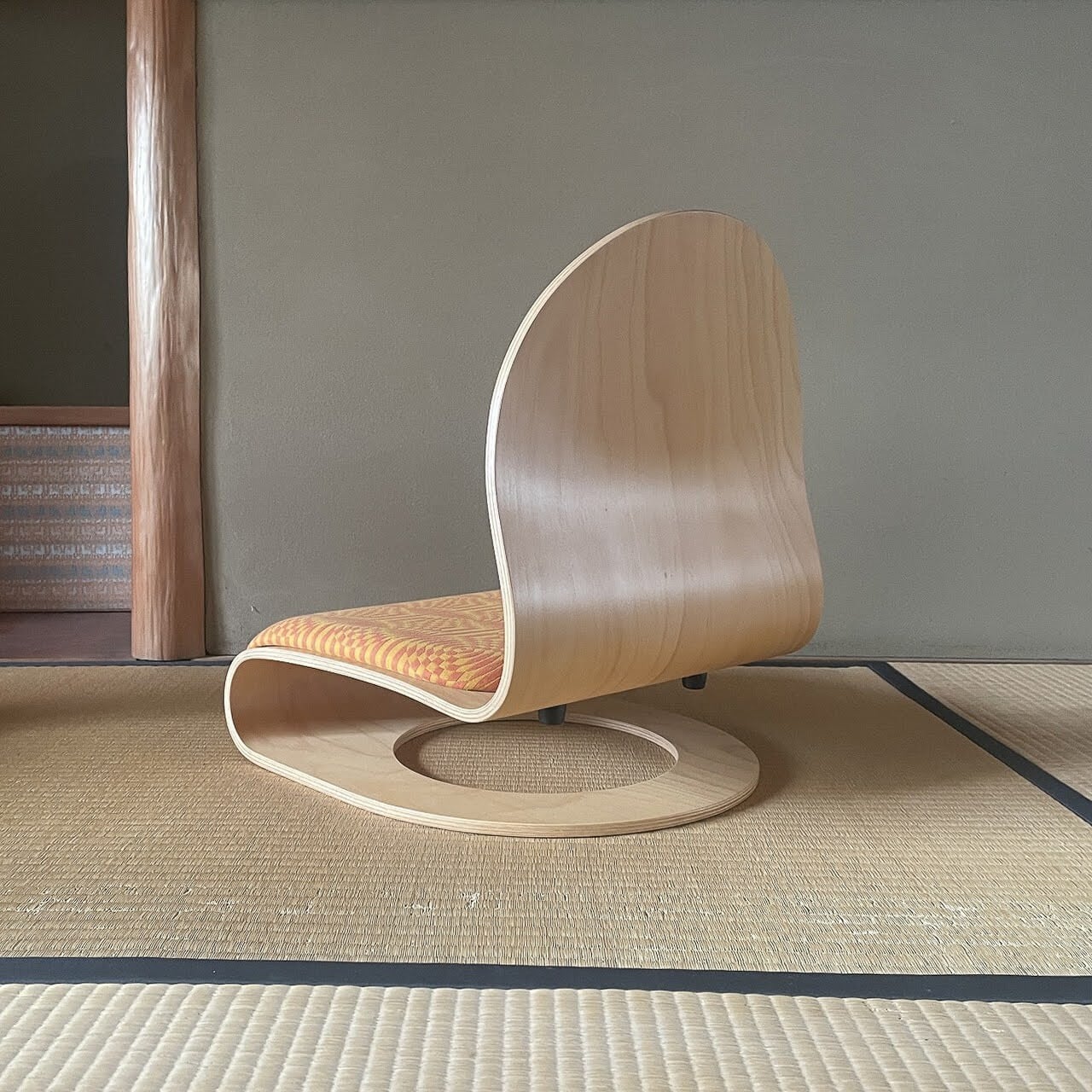 Tatami Chair by Verner Panton (Natural body / Maharam, Optik