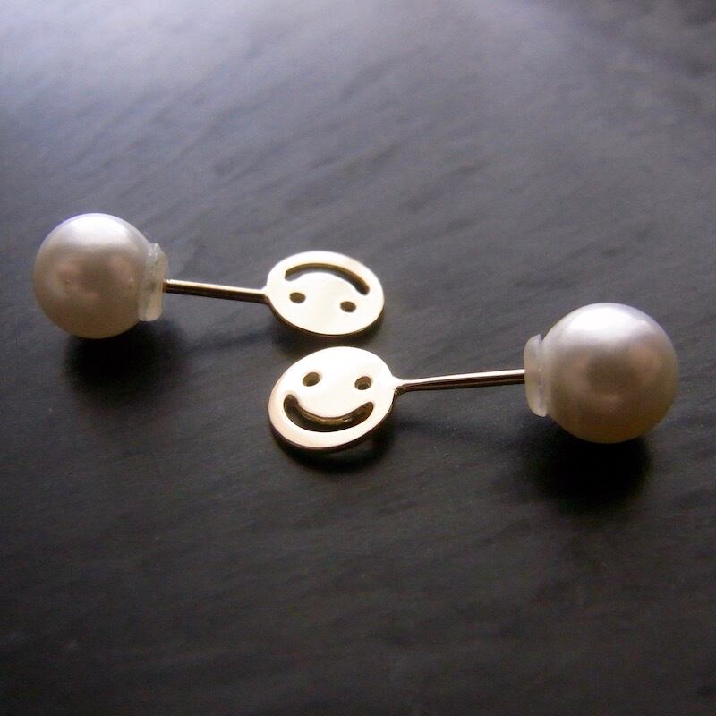 K18 Nikkori Pop Up Earring / 18金製 飛び出す小さな片ピアスーニッコリ(在庫のみ)